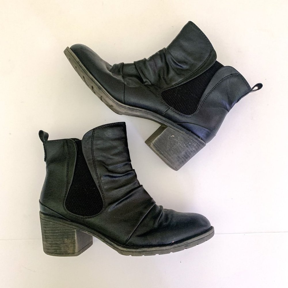 Baretraps Drennan black faux leather block heel booties boots size 7M